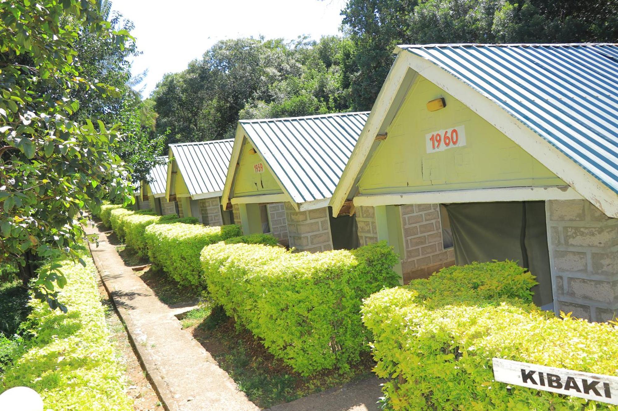 Rhino Tourist Camp Hotel Ololaimutiek Bagian luar foto