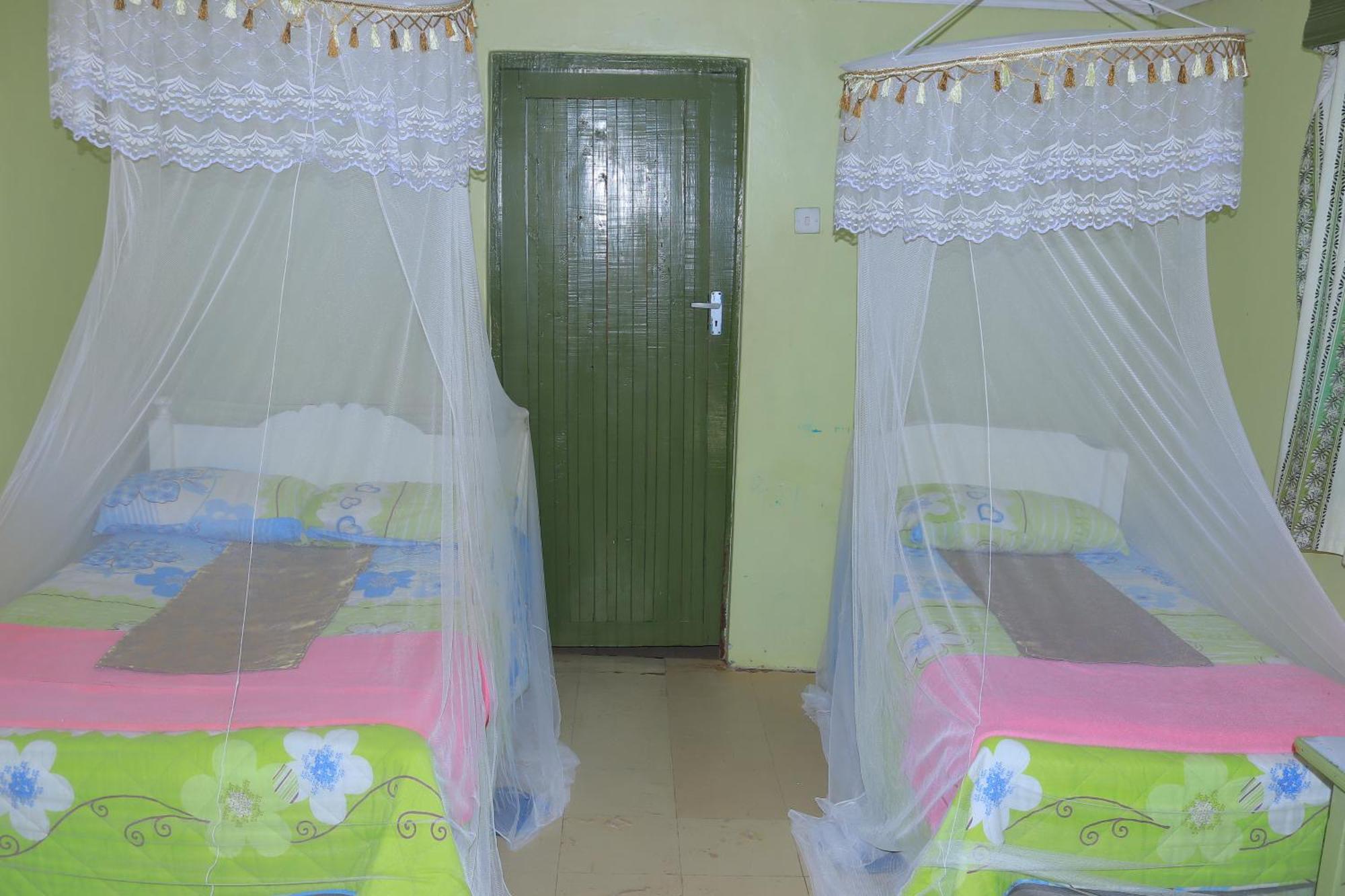 Rhino Tourist Camp Hotel Ololaimutiek Bagian luar foto