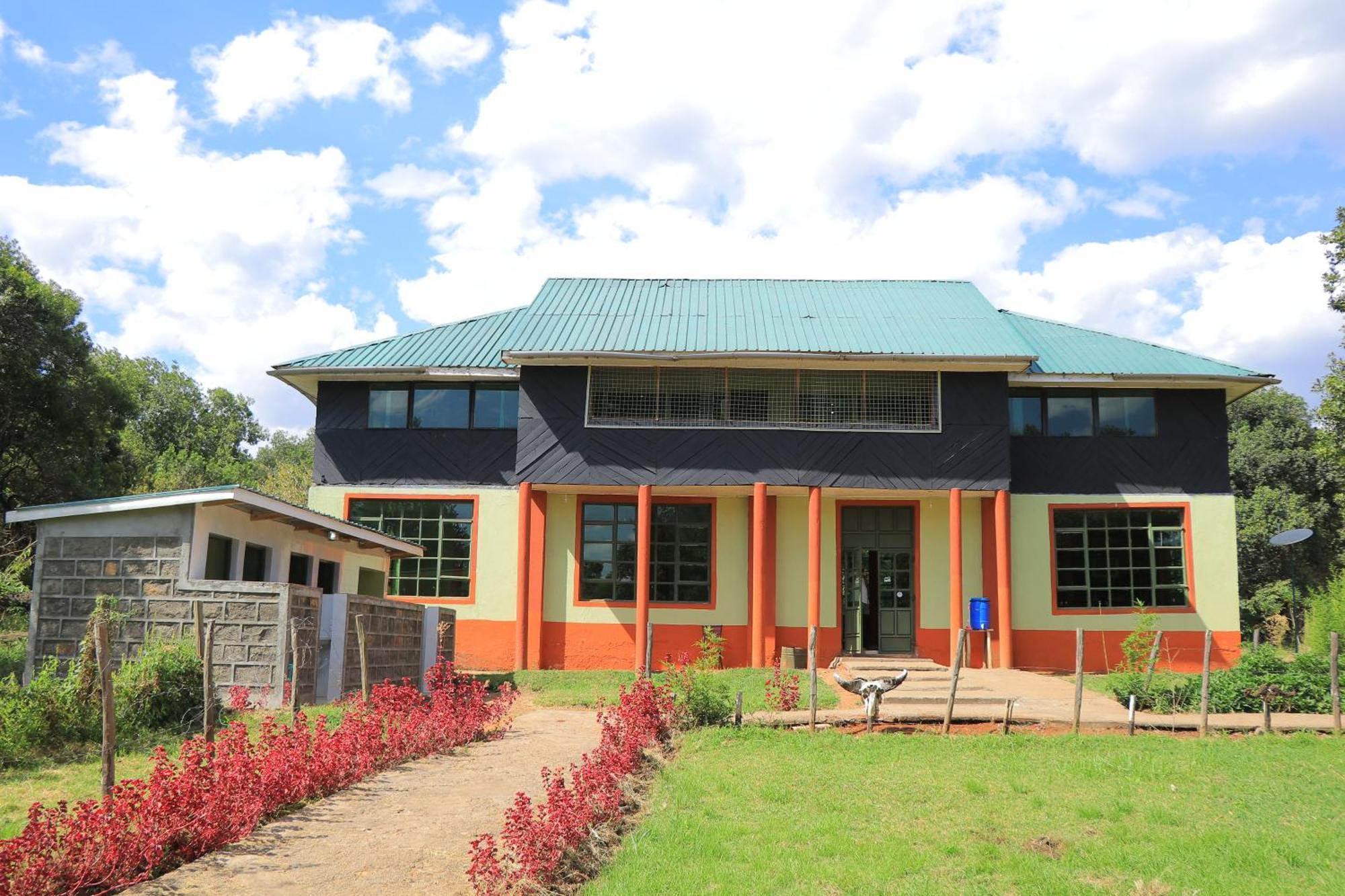 Rhino Tourist Camp Hotel Ololaimutiek Bagian luar foto