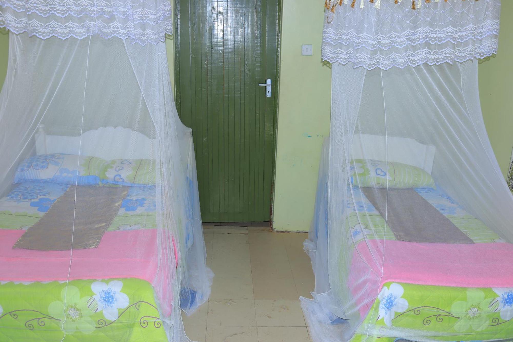 Rhino Tourist Camp Hotel Ololaimutiek Bagian luar foto