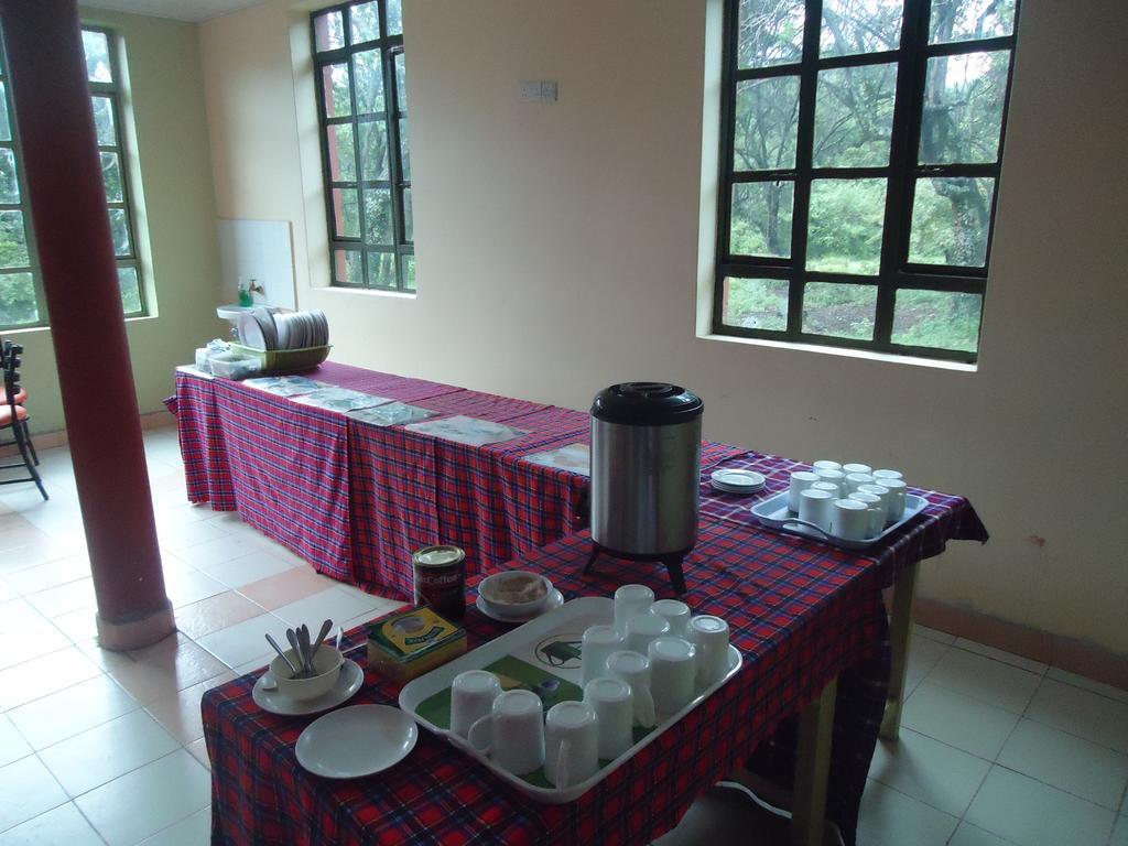 Rhino Tourist Camp Hotel Ololaimutiek Bagian luar foto
