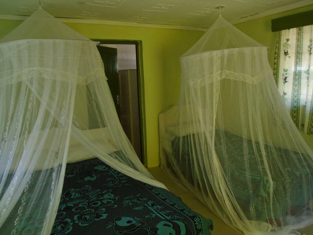 Rhino Tourist Camp Hotel Ololaimutiek Bagian luar foto