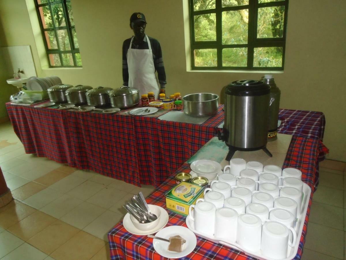 Rhino Tourist Camp Hotel Ololaimutiek Bagian luar foto