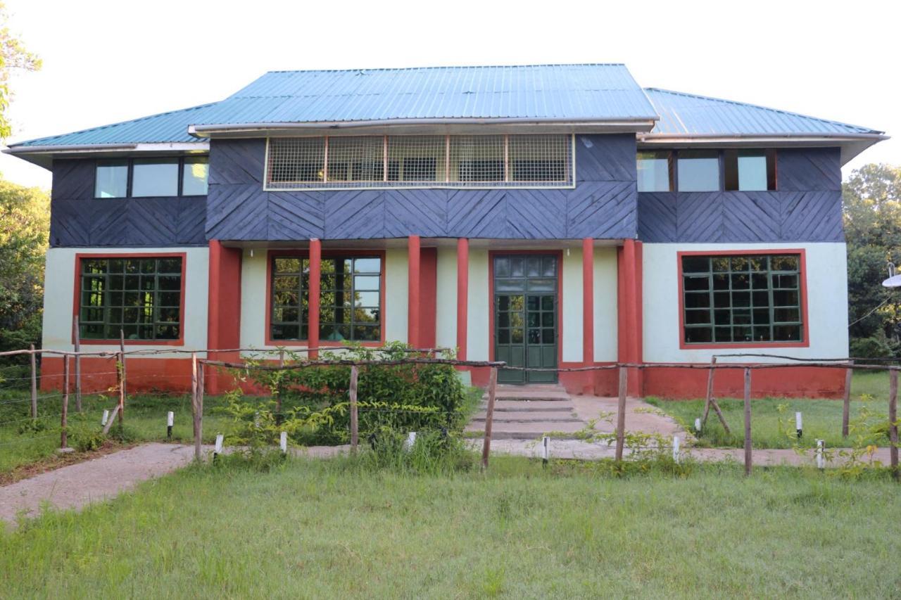 Rhino Tourist Camp Hotel Ololaimutiek Bagian luar foto